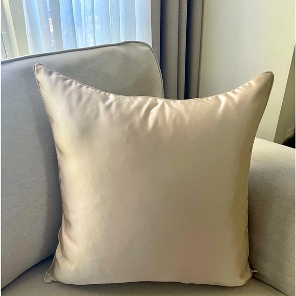 Luxury Champagne and silver waves glam pillow. Size. 22x22 inch - Picture 6 of 11